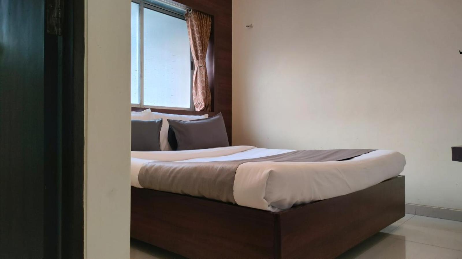Hotel Sai Nidhi Executive-Mindspace Airoli Navi Mumbai Exterior foto